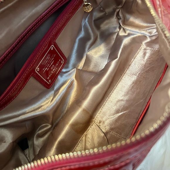 Balenciaga Papillon Handbag in Red Patent Leather - Picture 7 of 13